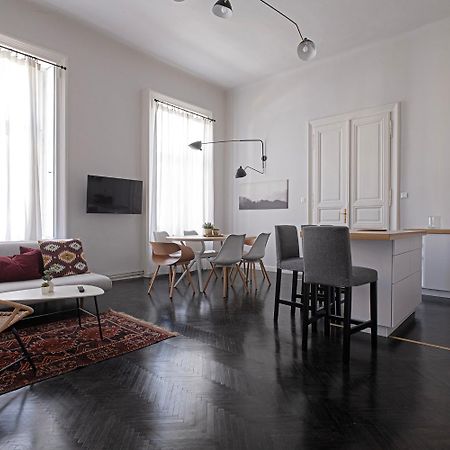 City Center Industrial Residence Boedapest Buitenkant foto